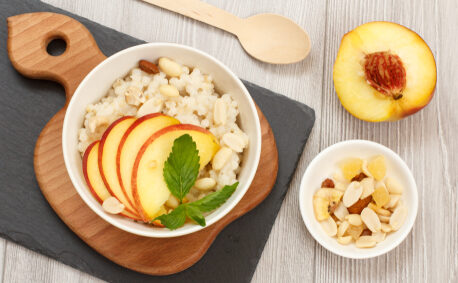 Sorghum,Porridge,With,Pieces,Of,Peach,,Cashew,Nuts,And,Almond